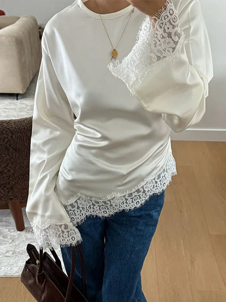 Lace-Hem Tops with Jeans: Let the Edge Lead the Outfit