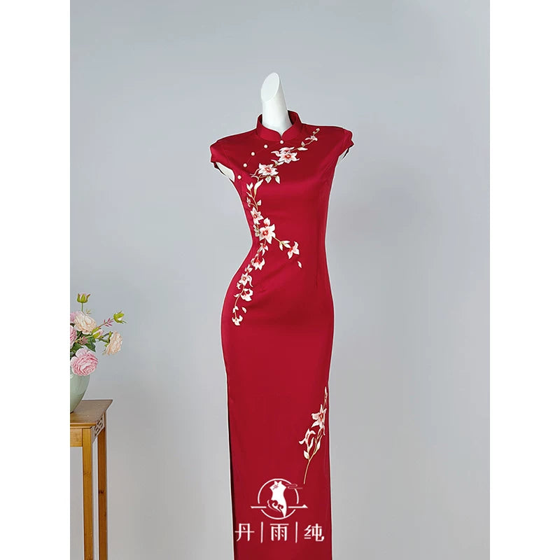Red Dress High-end Banquet Cheongsam New Year's High-end Embroidery Youthful Style Chinese Style Tailored Wedding Dress