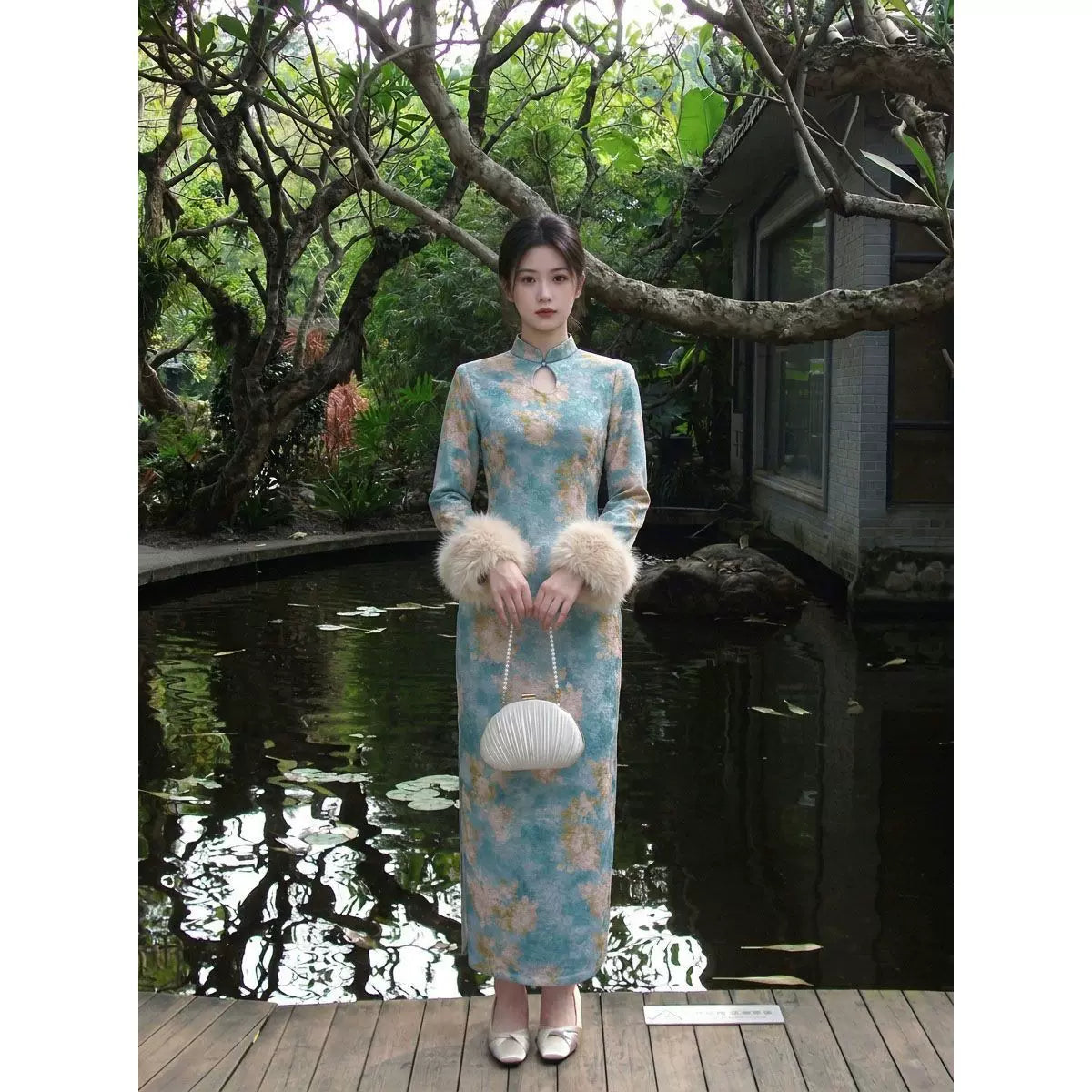2026 Autumn and Winter Dress Velvet Thickened Long-sleeved Cheongsam Qipao White Jacquard Gentle and Elegant Long Dress