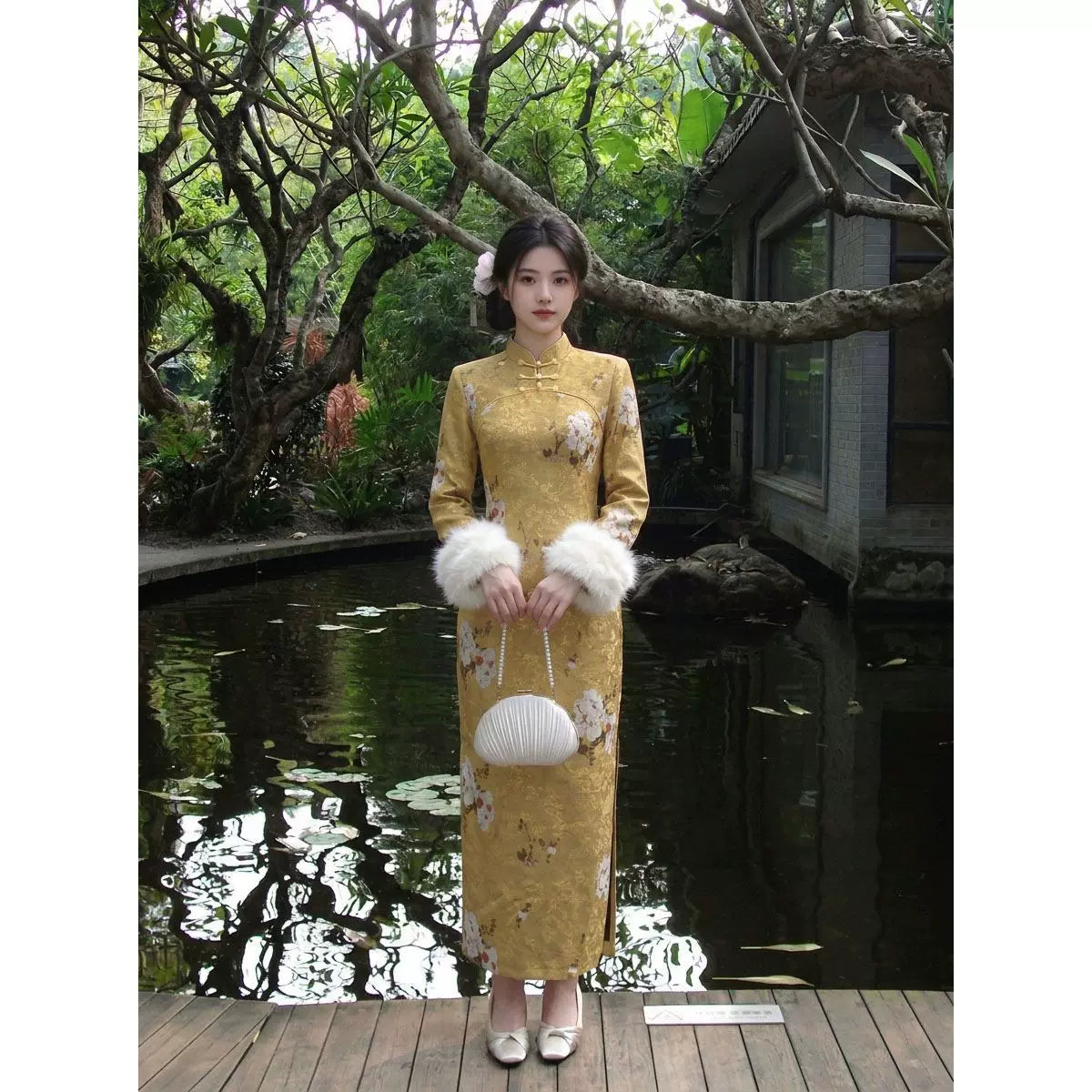Dress Qipao 2026 New Velvet Cheongsam Skirt Autumn and Winter Yellow Inverted Large-sleeved Cheongsam
