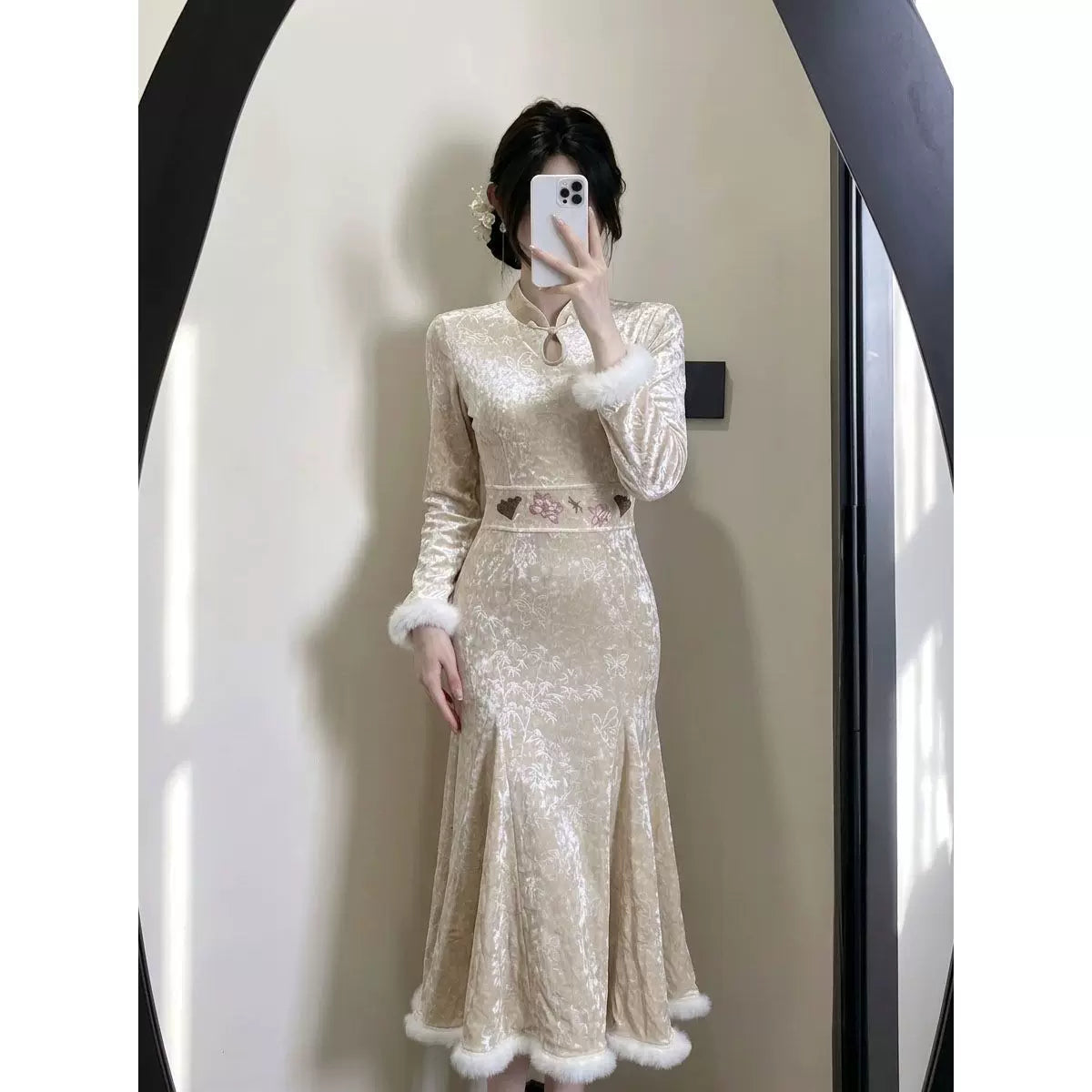 Winter Dress Fleece 2026 New Gentle Lady Beige Cheongsam Qipao Fish Tail Gentle and Generous