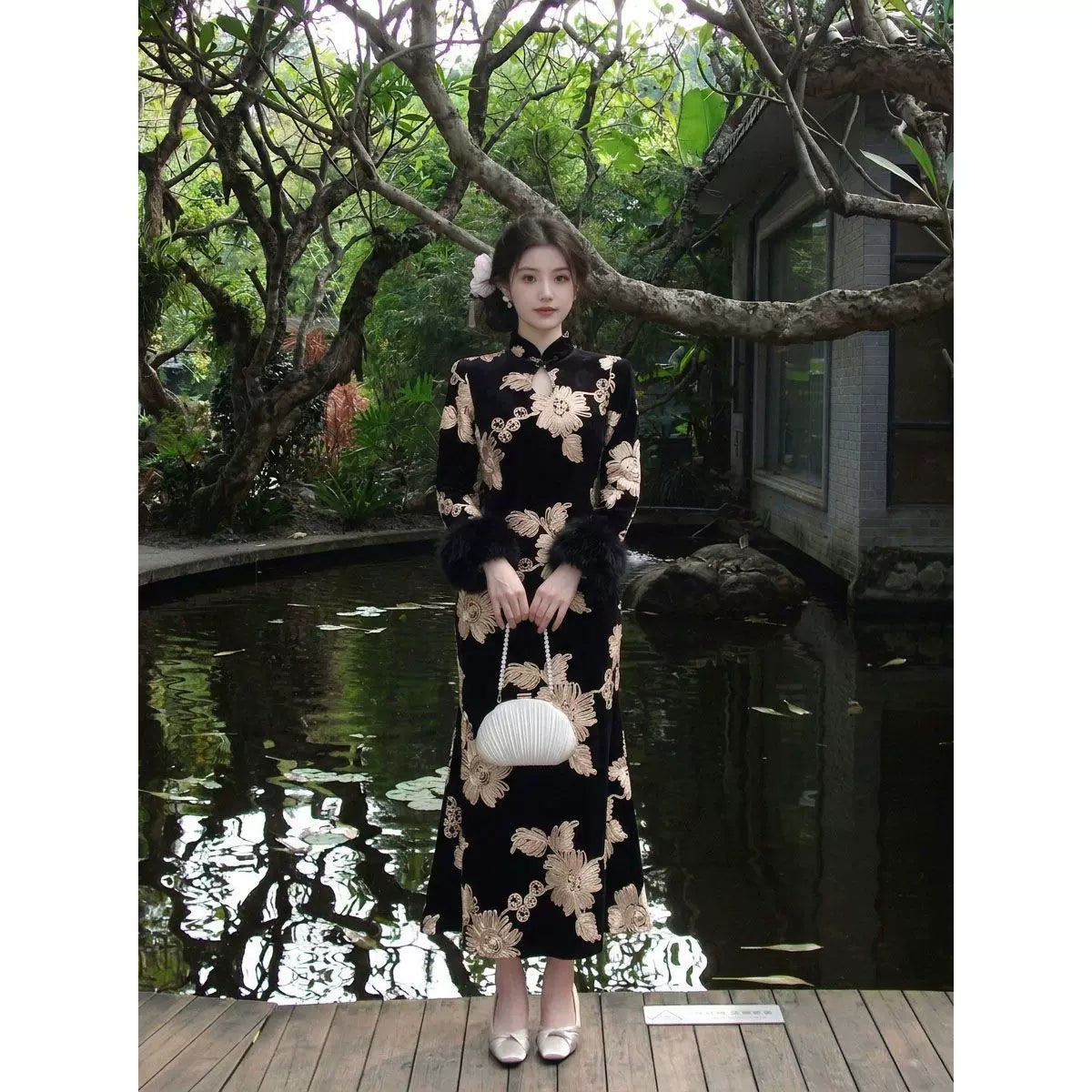 Champagne Slim-fitting Velvet Dress for Women Qipao Winter Cheongsam Temperament Light Luxury Hip-wrapped Skirt