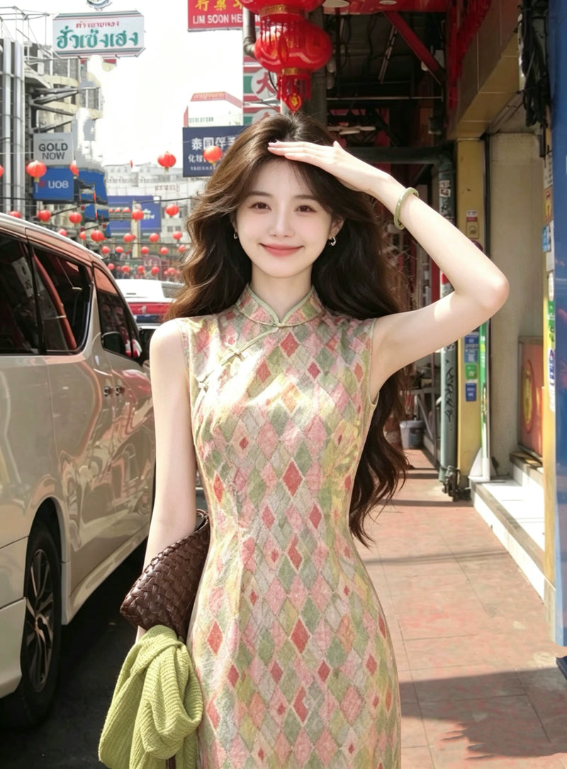 Customized Pearl Like Fabric with New Diamond Grid Pattern Sleeveless Qipao Dress