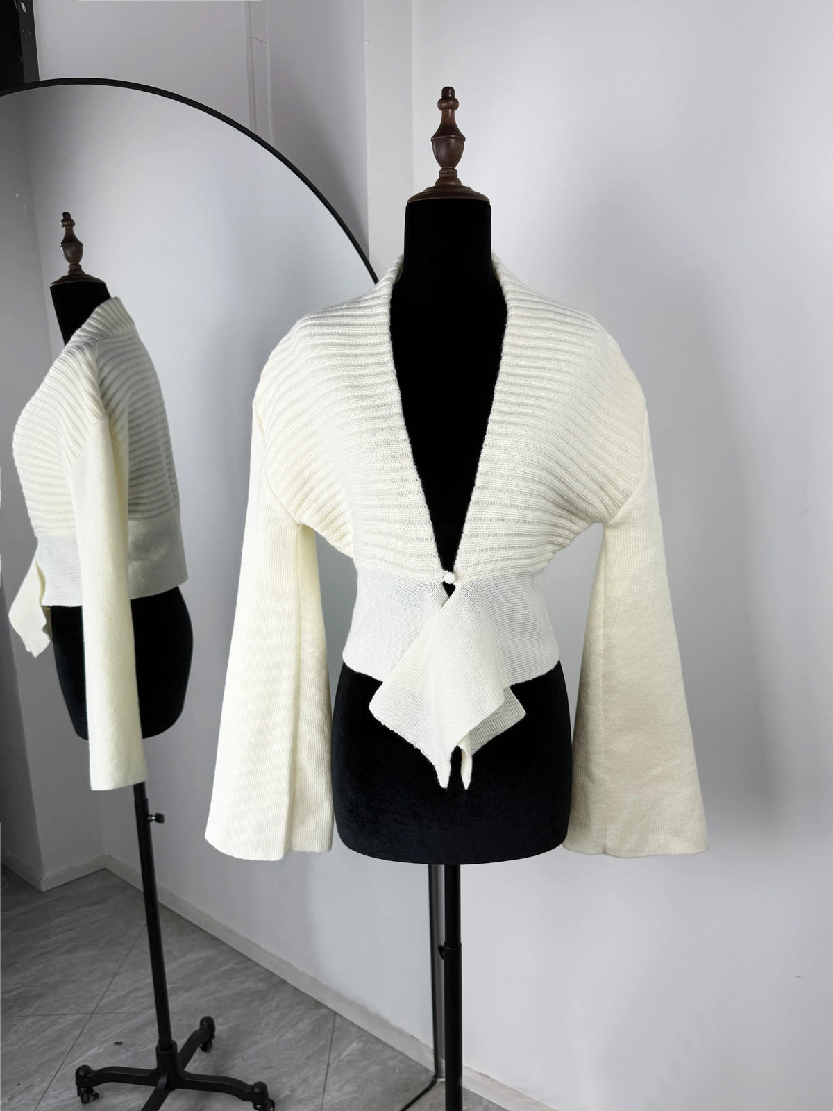 Autumn Knit Cardigan Women's New Vintage Hollow Out Long-Sleeved Sweater 2026 Casual Streetwear White Knit Top Female