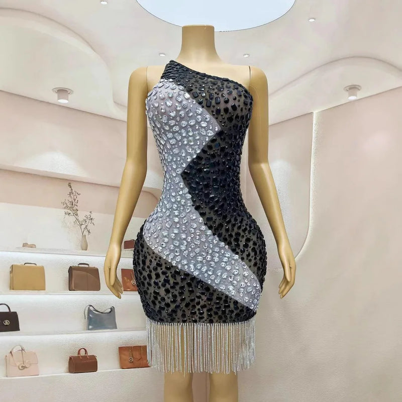 2026 Glamorous Black White Diamond Birthday Party Dress Stage Performance Costume Fringed Shoulder Short Skirt Celebrity Outfit