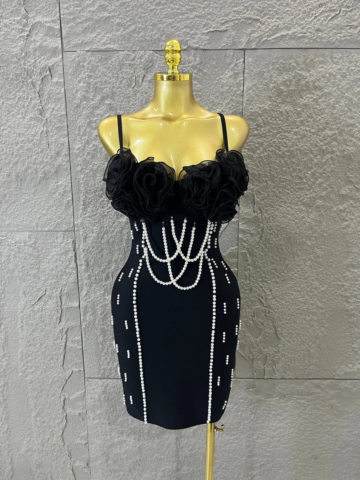 Elegant Black Bodycon Dress with Pearl Embellishments and Tulle Rose Bustier Ideal for Women Formal Event Evening Party