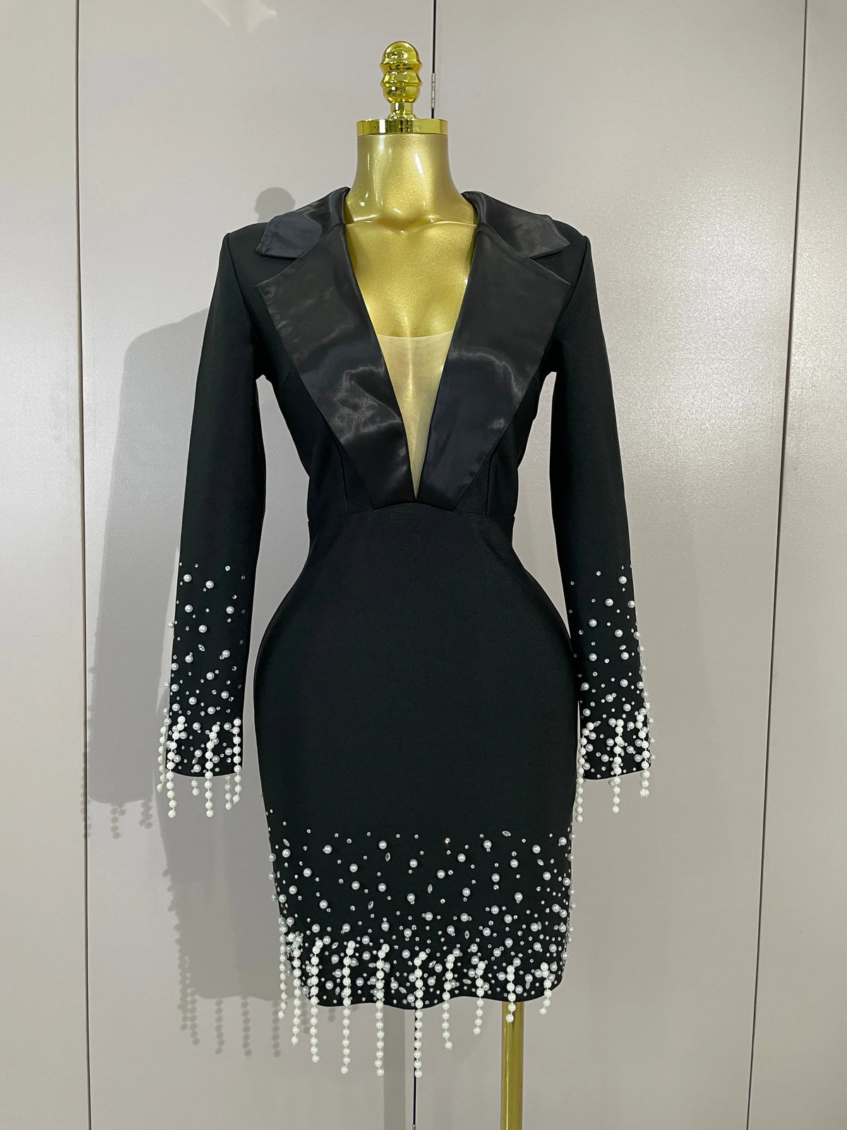 Women Celebrate Eveing Party Club Luxury Birthday Dress Elegant Black V Neck Pearls Beaded Long Sleeves Bodycon Bandage Dress
