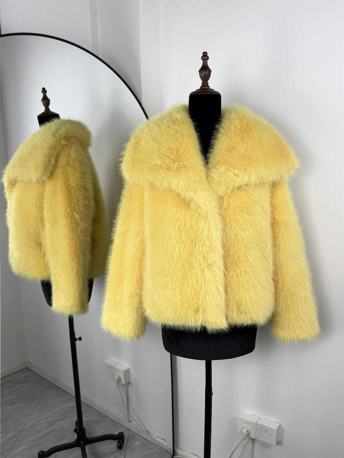 Solid Faux Fur Lapel Women's Coat Luxury Gradient Cropped Fluffy Fur Jacket Coat Winter Thicken Outerwear High Street