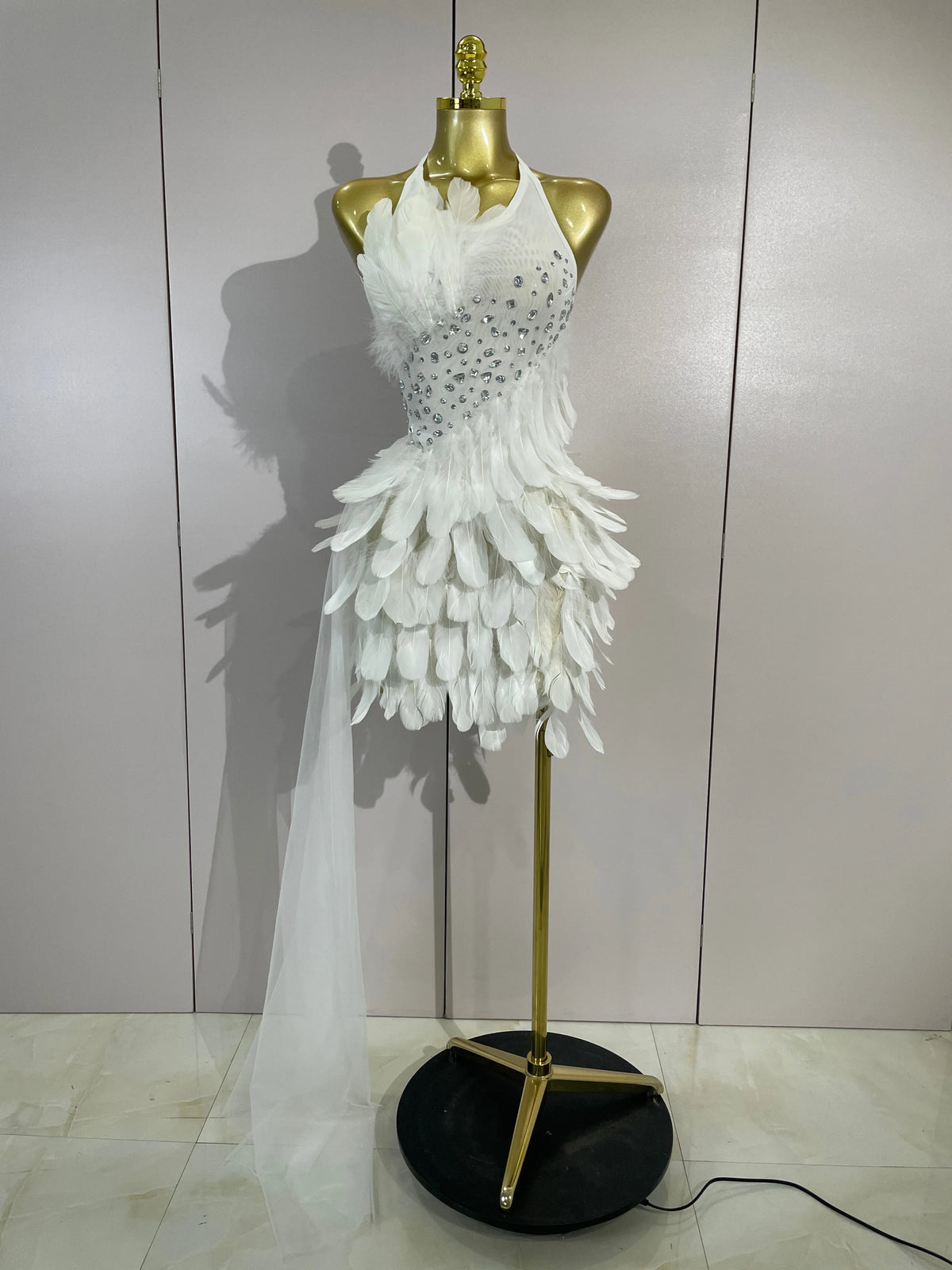 Luxury Rhinestone Sexy Halter Feather White Mini Dress Celebrate Evening Party Birthday Dress Stage Performance Dance Costume