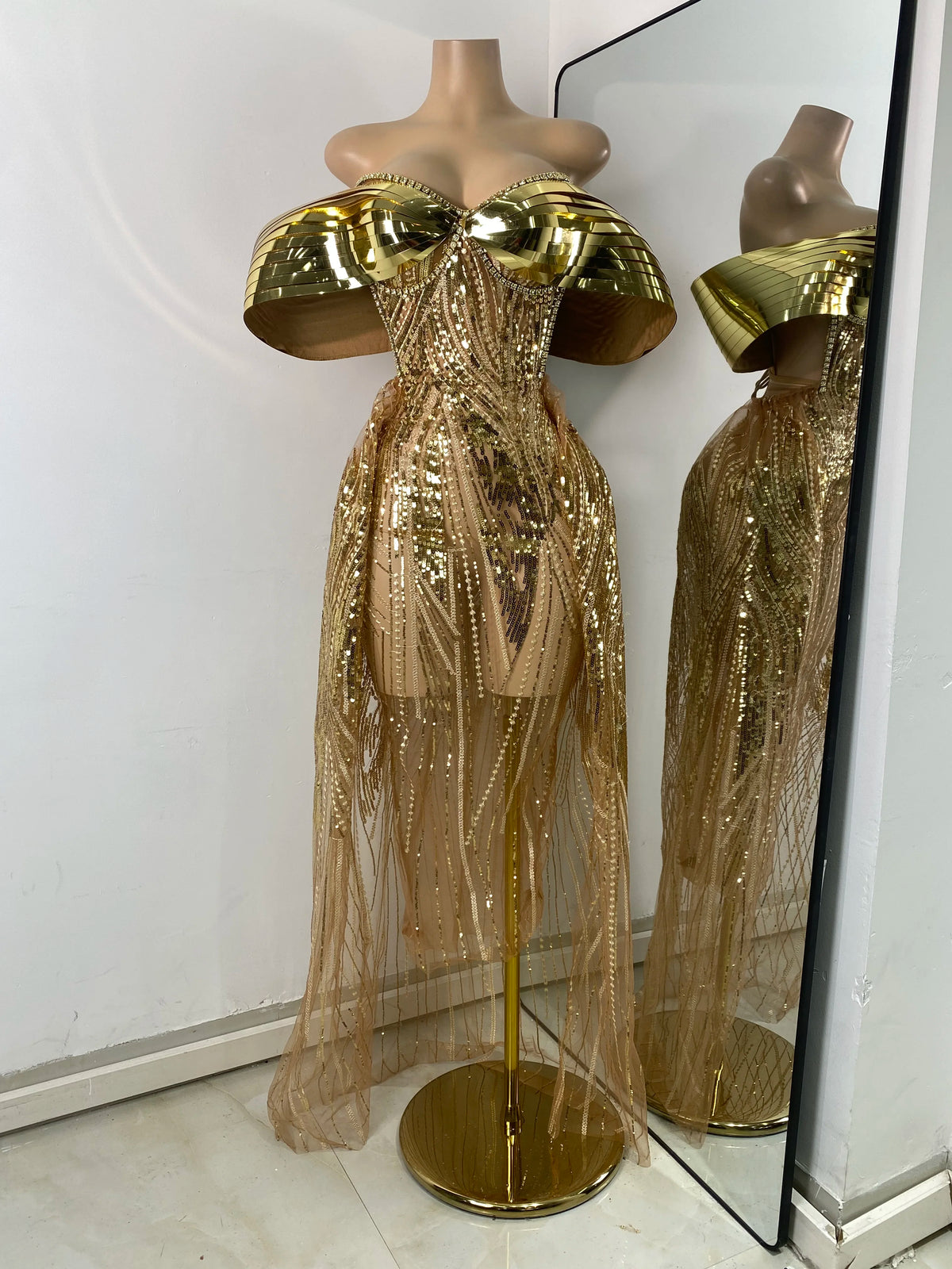 Flashing Gold Long Party Dress Luxury Diamonds Sequins See Thourgh Birthday Gown Sexy Off Shoulder Performance Singer Costume